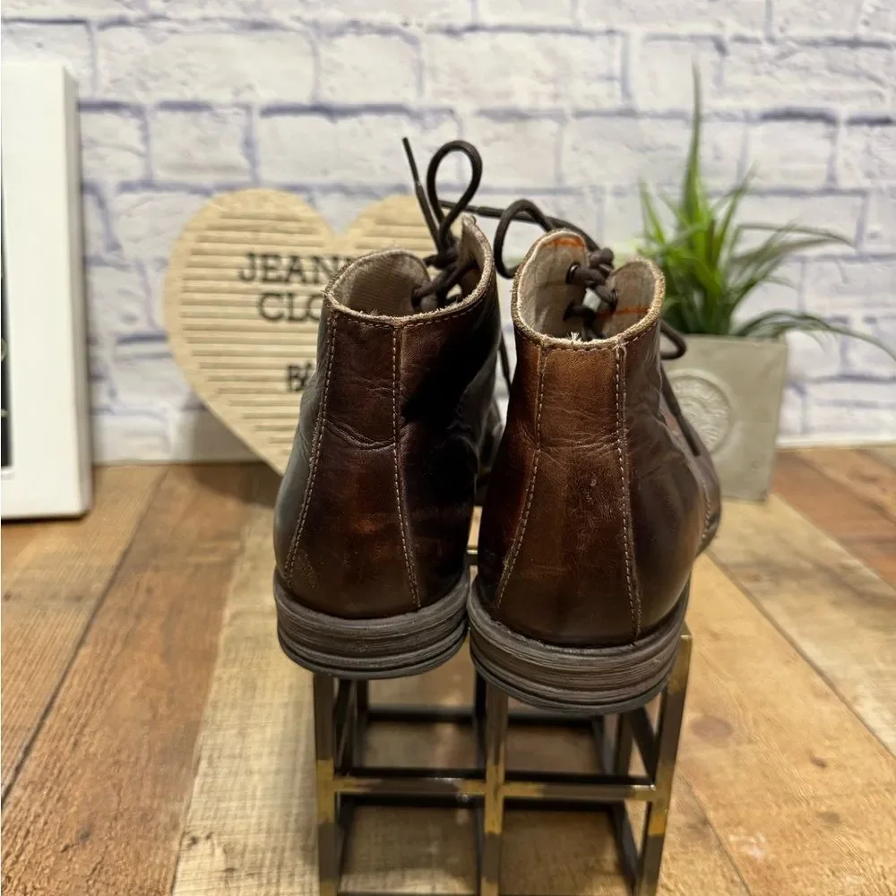 Bed Stu leather chukka boots size 10.5 with flaws